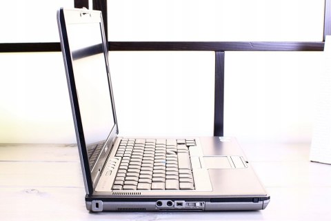 LAPTOP DELL D630 C2D 4GB 240SSD DVD RS232 WIFI USB