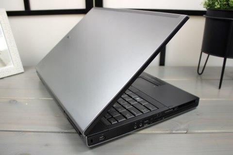 LAPTOP DELL M6400 C2D 8GB 240SSD WXGA+ QUADRO