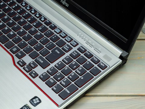 LAPTOP FUJITSU E754 I5 4GEN 16GB 500HDD HD KAM DVD