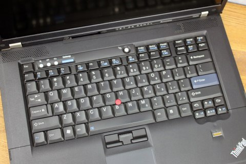 LAPTOP LENOVO T500 C2D 4GB 320HDD HD+ RADEON WIN7