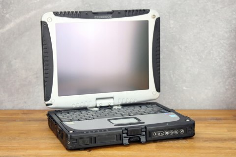 WZMACNIANY LAPTOP PANASONIC CF-18 PENTIUM 2GB COM