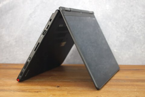 LAPTOP LENOVO YOGA 12 I5 5GEN 8GB 240SSD KAMERA