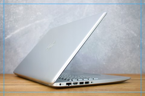 LAPTOP HP 17 AMD 8GB DDR4 256SSD W10 DVD KAM W10