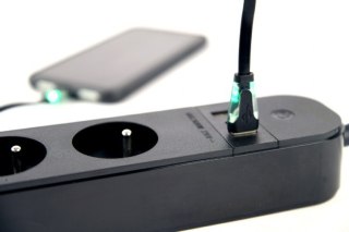 Inteligentna listwa Gembird Tuya 4 gniazda 2 USB-C czarna smart