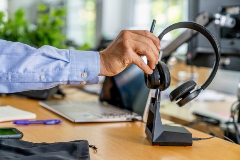 Zestaw słuchawkowy Poly Voyager 4320 USB-A bezprzewodowy z adapterem BT700