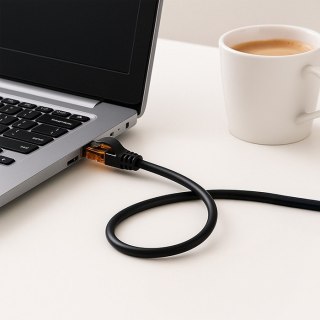 Kabel patchcord Qoltec UTP CAT 6 15 m RJ45 1Gbps pozłacane styki czarny LAN