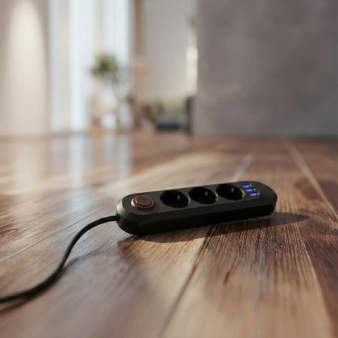 Maclean Listwa zasilająca MCE394 B, 1,5m|3 gniazda + 3xUSB. 110-240V AC 50/60Hz, 2.1A max 2500W, czarna