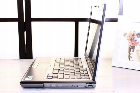 LAPTOP DELL D630 C2D 4GB 80HDD DVD RS232 WIFI USB