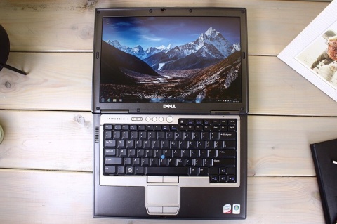 LAPTOP DELL D630 C2D 4GB 80HDD DVD RS232 WIFI USB