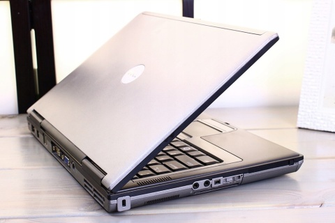 LAPTOP DELL D630 C2D 4GB 80HDD DVD RS232 WIFI USB