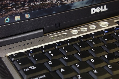 LAPTOP DELL D630 C2D 4GB 80HDD DVD RS232 WIFI USB