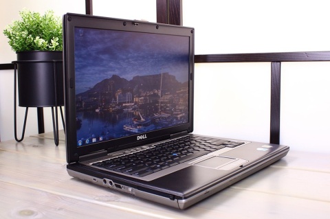 LAPTOP DELL D620 C2D 2GB 80HDD DVD RS232 WIFI USB
