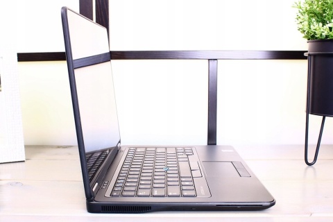 LAPTOP DELL E7440 I5 4GEN 8GB 240SSD W10 FHD DOTYK