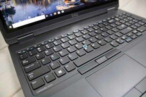 LAPTOP DELL E5570 I7HQ 6GEN 8GB 120SSD RADEON W10